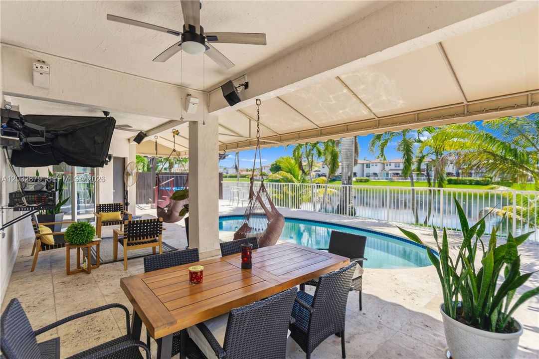 For Sale: $930,000 (3 beds, 3 baths, 2208 Square Feet)