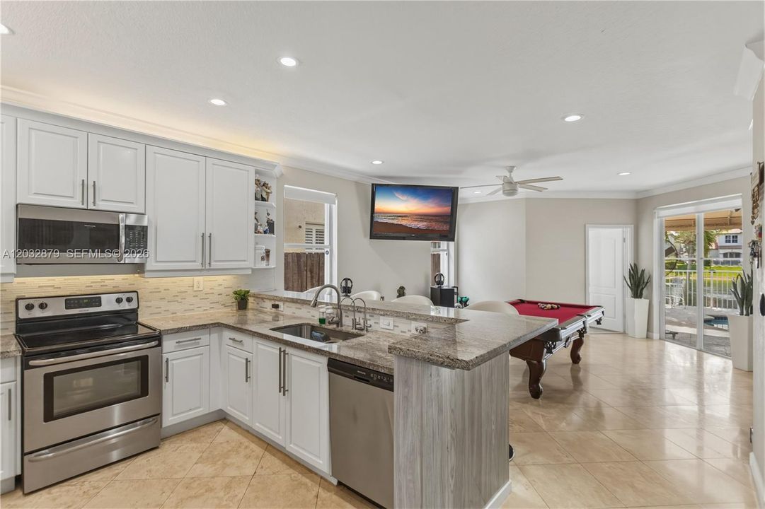 For Sale: $930,000 (3 beds, 3 baths, 2208 Square Feet)