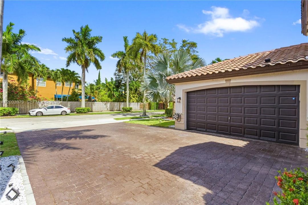 For Sale: $930,000 (3 beds, 3 baths, 2208 Square Feet)