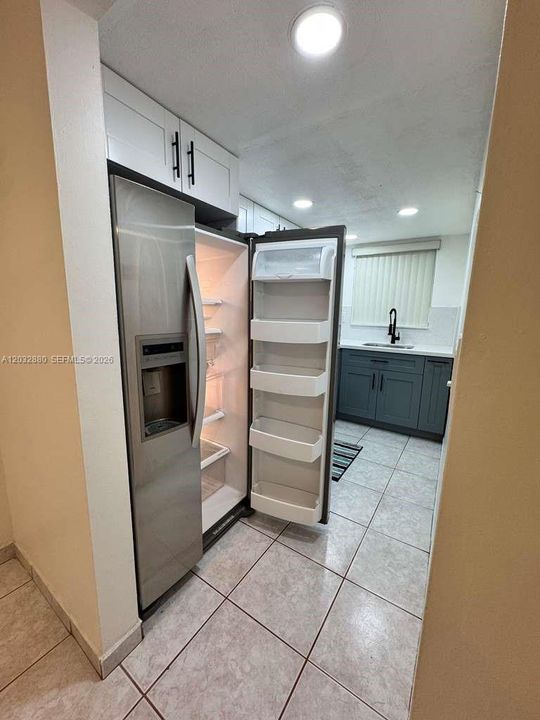 For Rent: $1,800 (1 beds, 1 baths, 683 Square Feet)