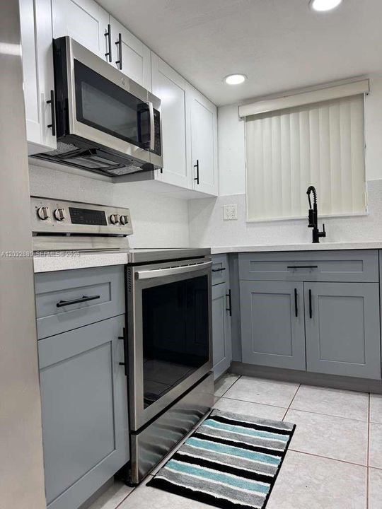 For Rent: $1,800 (1 beds, 1 baths, 683 Square Feet)
