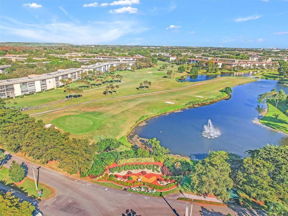 For Sale: $325,000 (2 beds, 2 baths, 1157 Square Feet)
