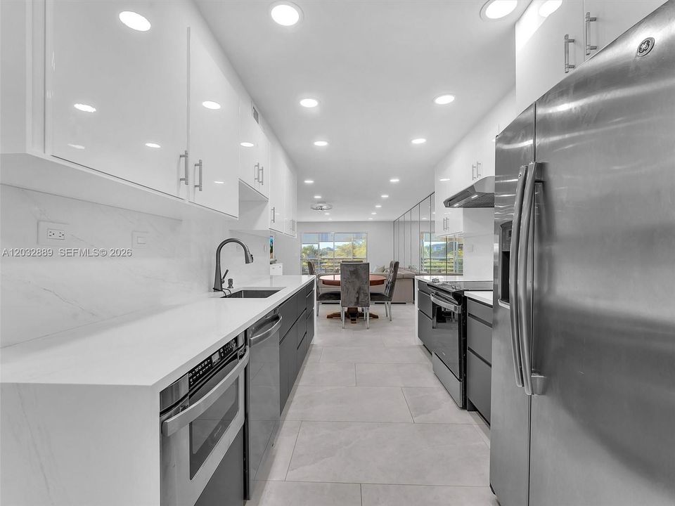 For Sale: $325,000 (2 beds, 2 baths, 1157 Square Feet)