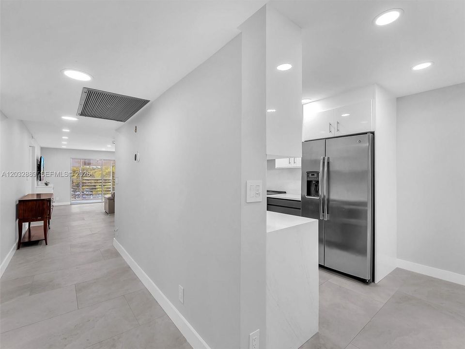 For Sale: $325,000 (2 beds, 2 baths, 1157 Square Feet)