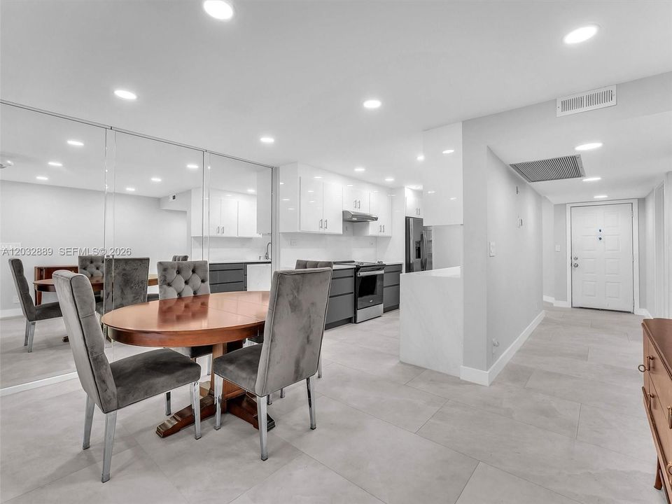 For Sale: $325,000 (2 beds, 2 baths, 1157 Square Feet)
