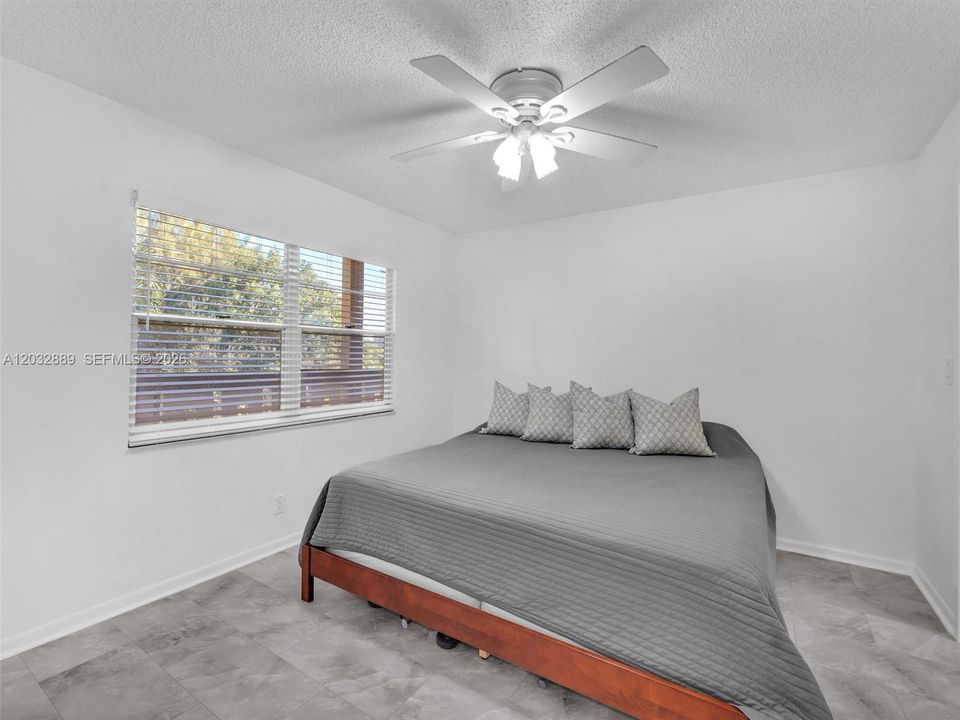 For Sale: $325,000 (2 beds, 2 baths, 1157 Square Feet)