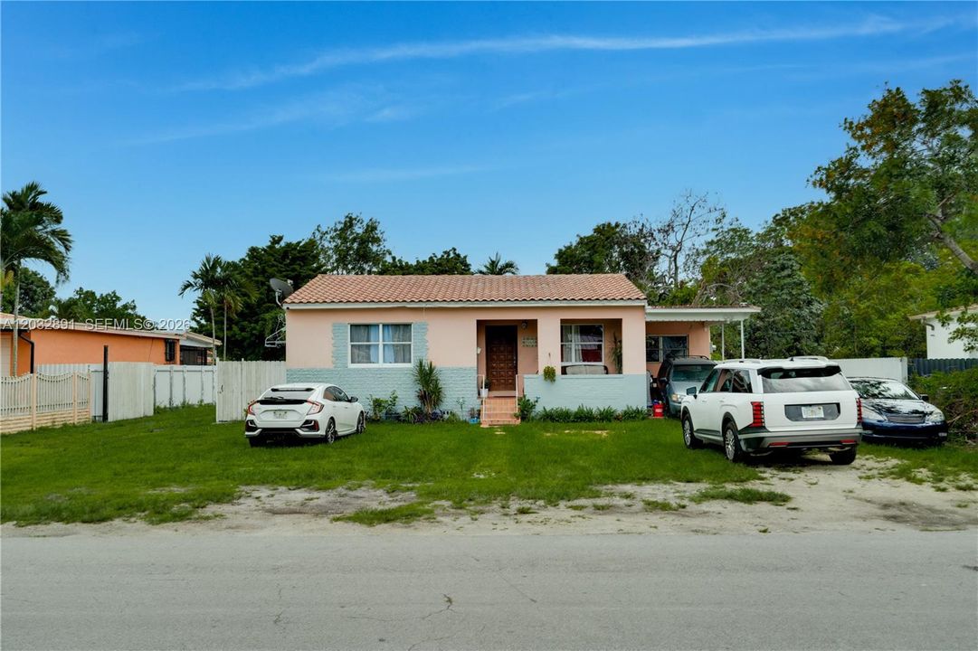 En Venta: $800,000 (6 camas, 4 baños, 2523 Pies cuadrados)
