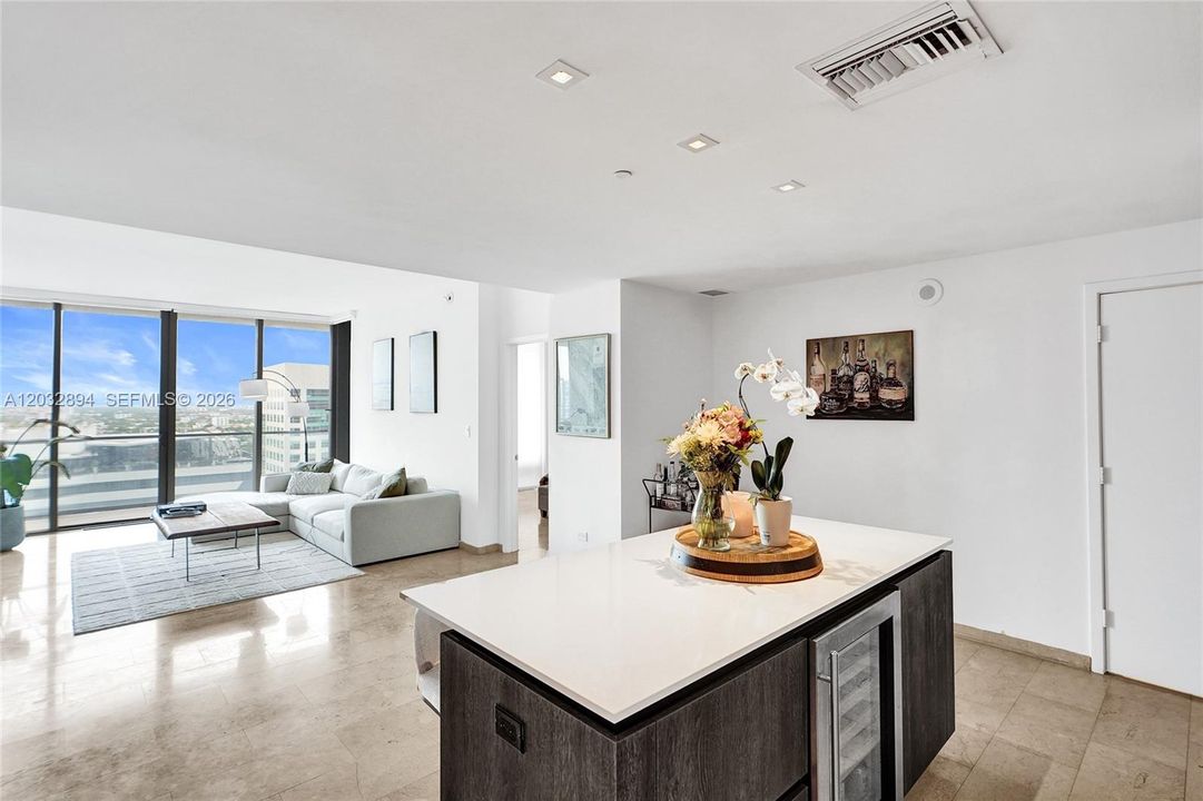 Plenty of light from floor to ceiling windows