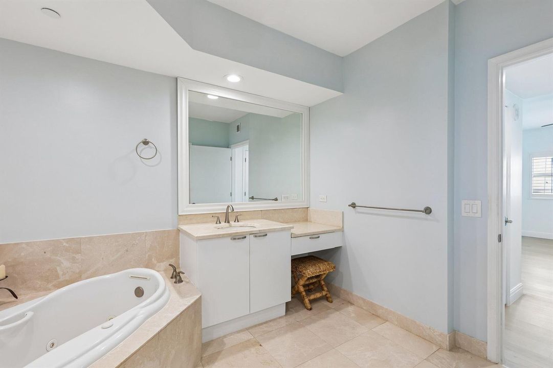 34-web-or-mls-Lake Shore Dr 1202-S0705-0
