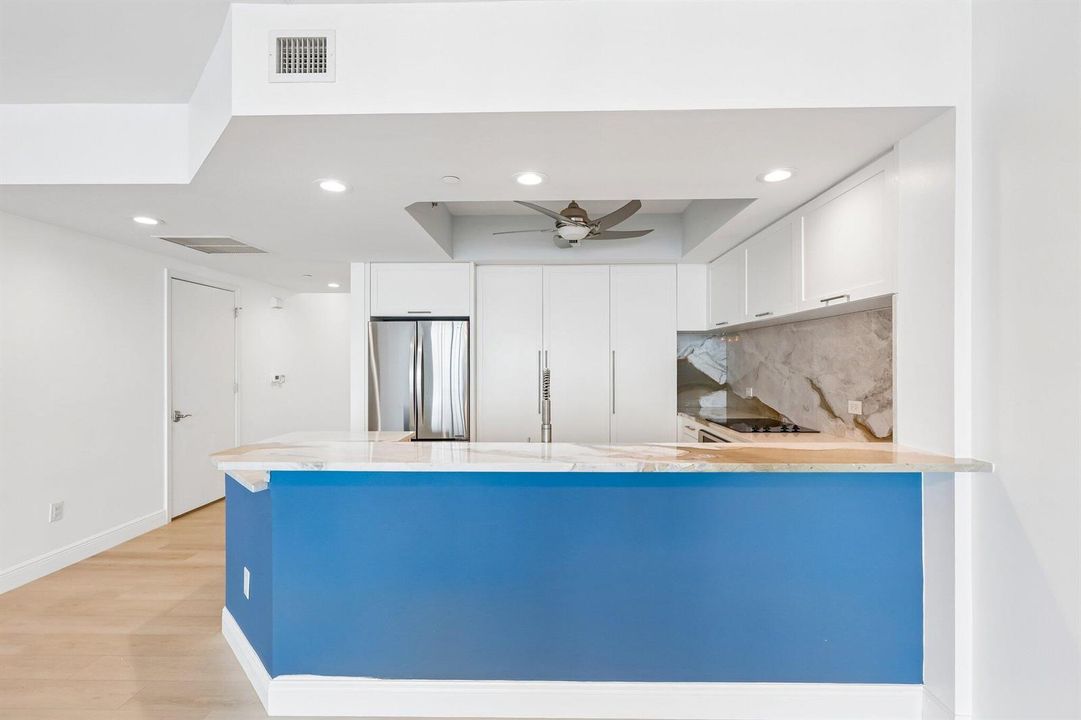 11-web-or-mls-Lake Shore Dr 1202-S0705-0