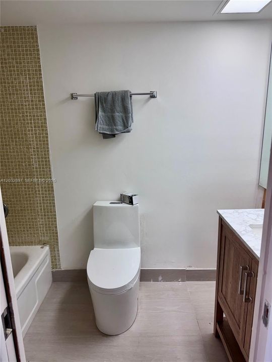 For Sale: $240,000 (2 beds, 2 baths, 1064 Square Feet)