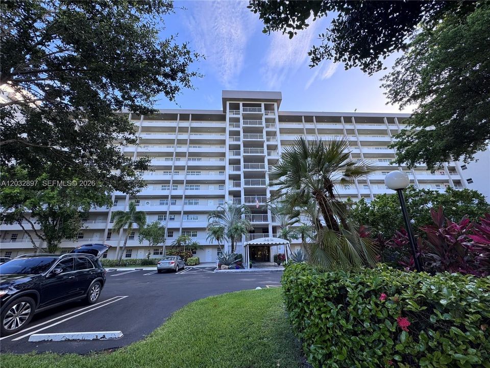 For Sale: $240,000 (2 beds, 2 baths, 1064 Square Feet)
