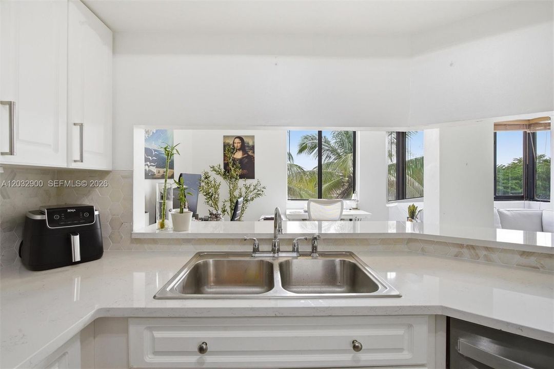For Sale: $297,500 (3 beds, 2 baths, 1293 Square Feet)