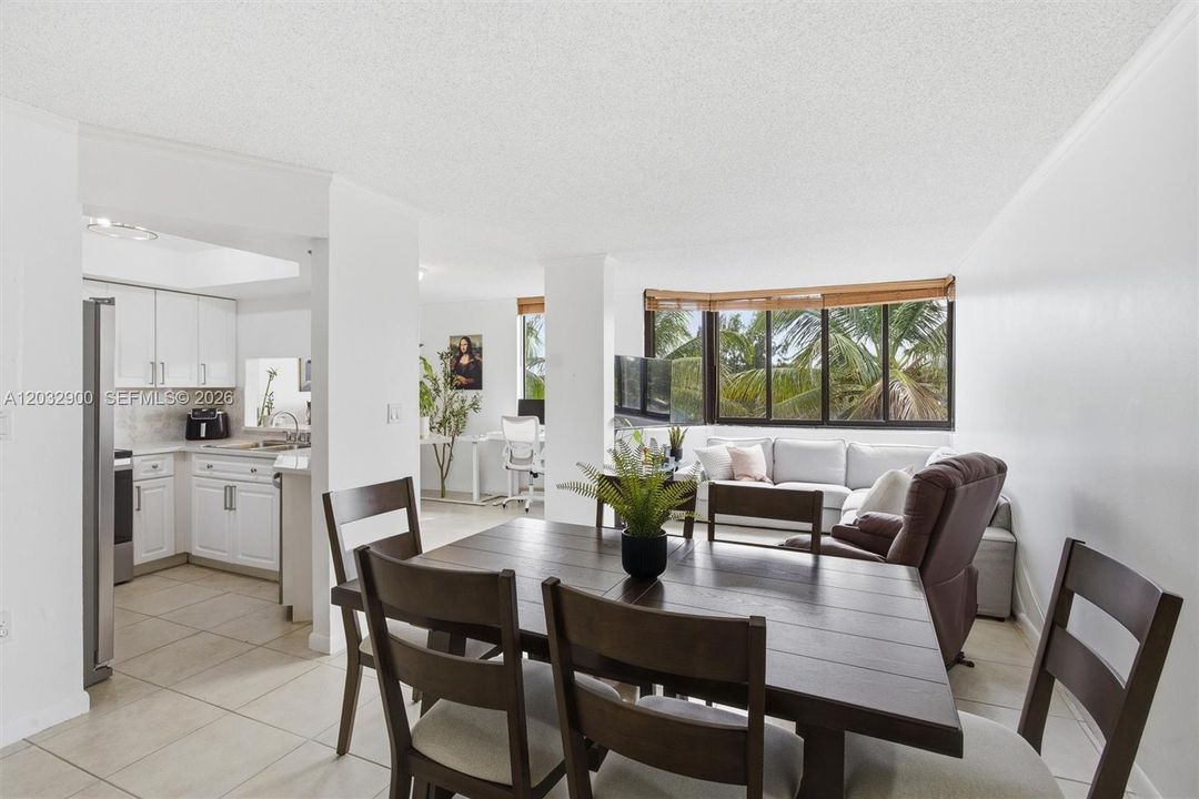 For Sale: $297,500 (3 beds, 2 baths, 1293 Square Feet)