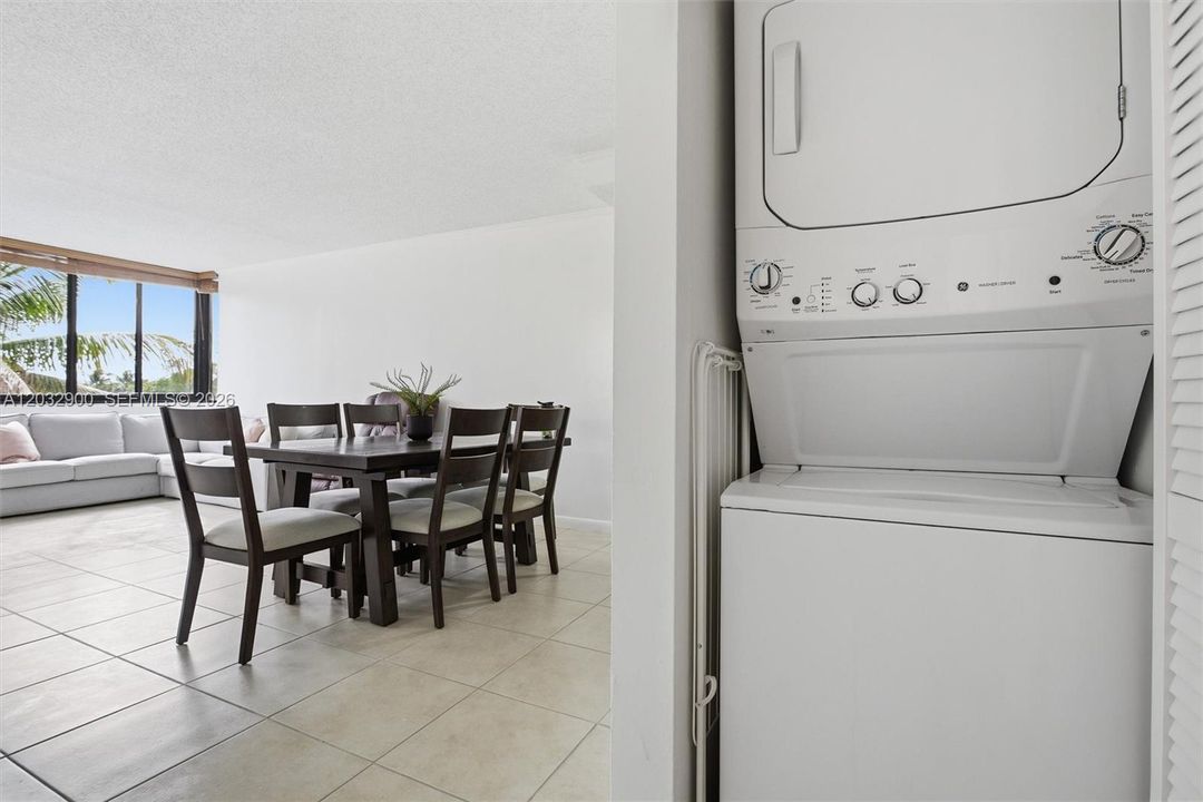 For Sale: $297,500 (3 beds, 2 baths, 1293 Square Feet)
