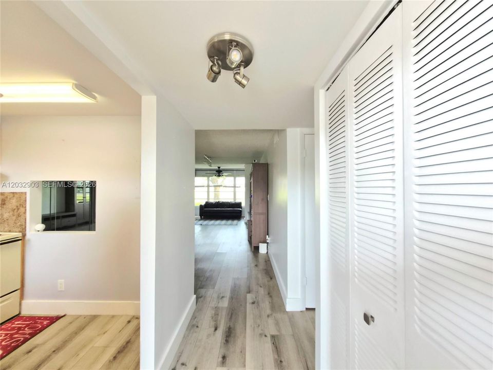 For Sale: $79,990 (1 beds, 1 baths, 620 Square Feet)