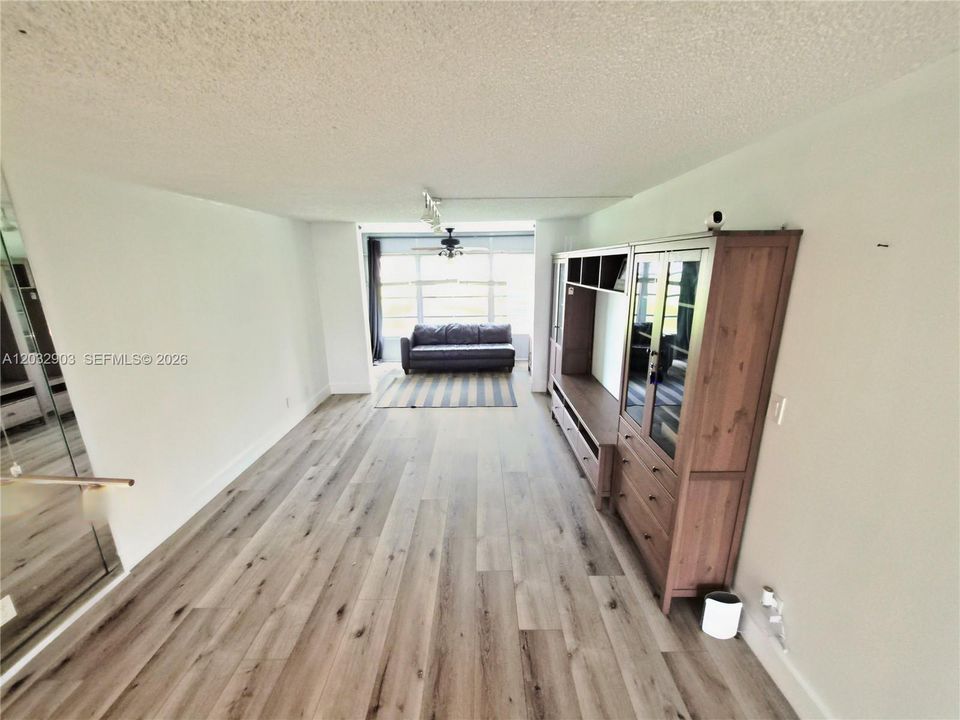 For Sale: $79,990 (1 beds, 1 baths, 620 Square Feet)