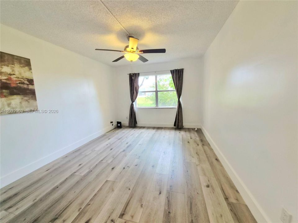 For Sale: $79,990 (1 beds, 1 baths, 620 Square Feet)