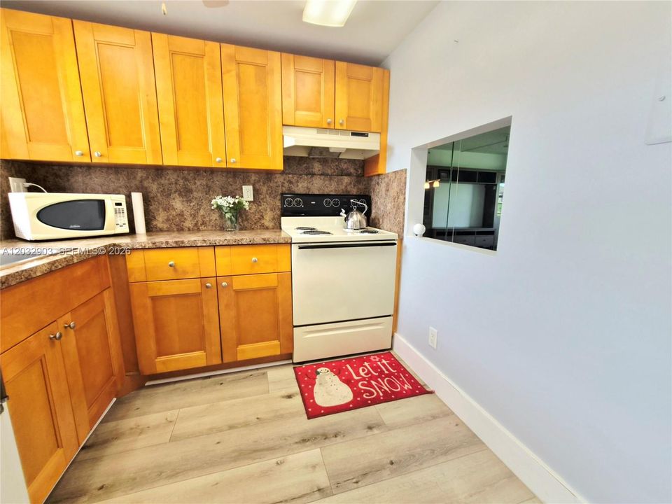 For Sale: $79,990 (1 beds, 1 baths, 620 Square Feet)