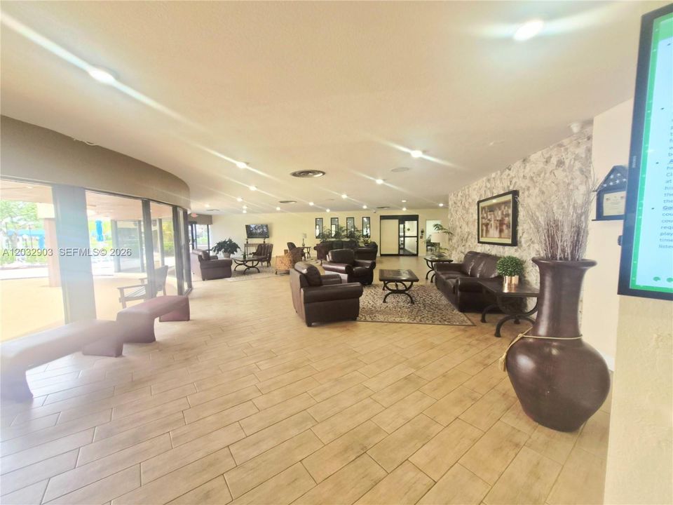 For Sale: $79,990 (1 beds, 1 baths, 620 Square Feet)