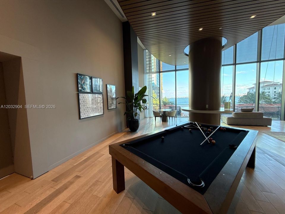 For Sale: $700,000 (2 beds, 2 baths, 1095 Square Feet)