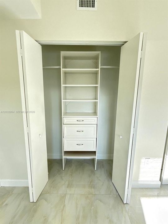 For Sale: $700,000 (2 beds, 2 baths, 1095 Square Feet)