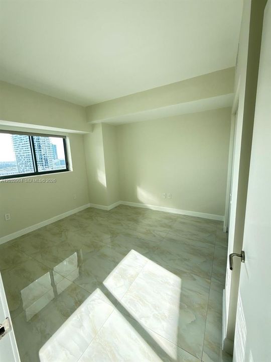 For Sale: $700,000 (2 beds, 2 baths, 1095 Square Feet)