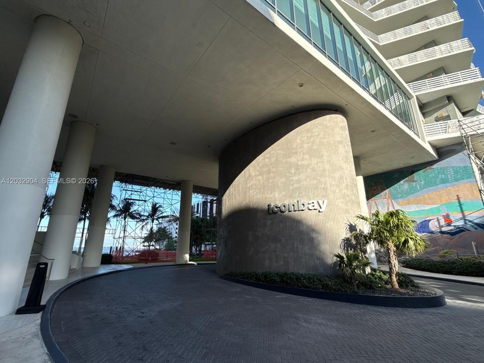 For Sale: $700,000 (2 beds, 2 baths, 1095 Square Feet)