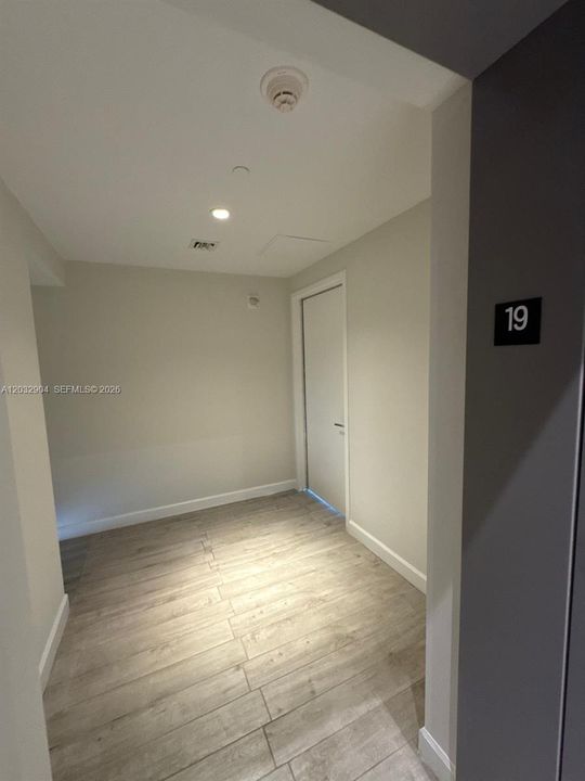 For Sale: $700,000 (2 beds, 2 baths, 1095 Square Feet)