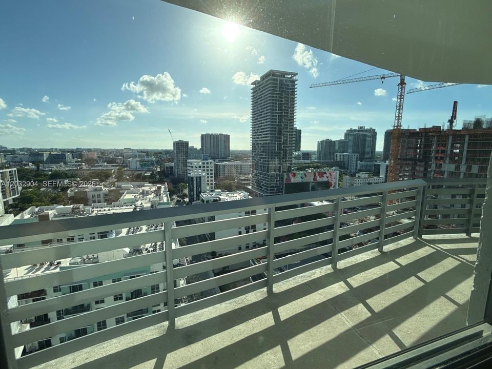For Sale: $700,000 (2 beds, 2 baths, 1095 Square Feet)