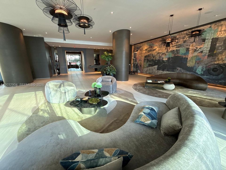 For Sale: $700,000 (2 beds, 2 baths, 1095 Square Feet)