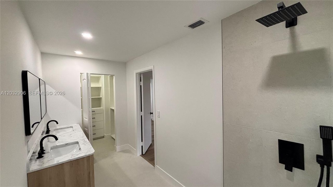 En Venta: $959,000 (4 camas, 3 baños, 2134 Pies cuadrados)