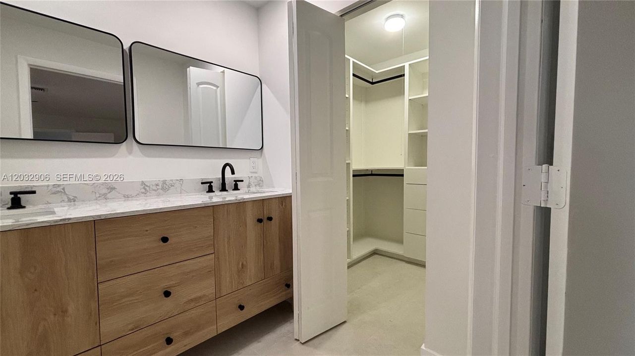 En Venta: $959,000 (4 camas, 3 baños, 2134 Pies cuadrados)