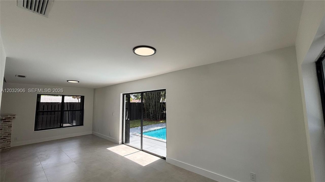 En Venta: $959,000 (4 camas, 3 baños, 2134 Pies cuadrados)