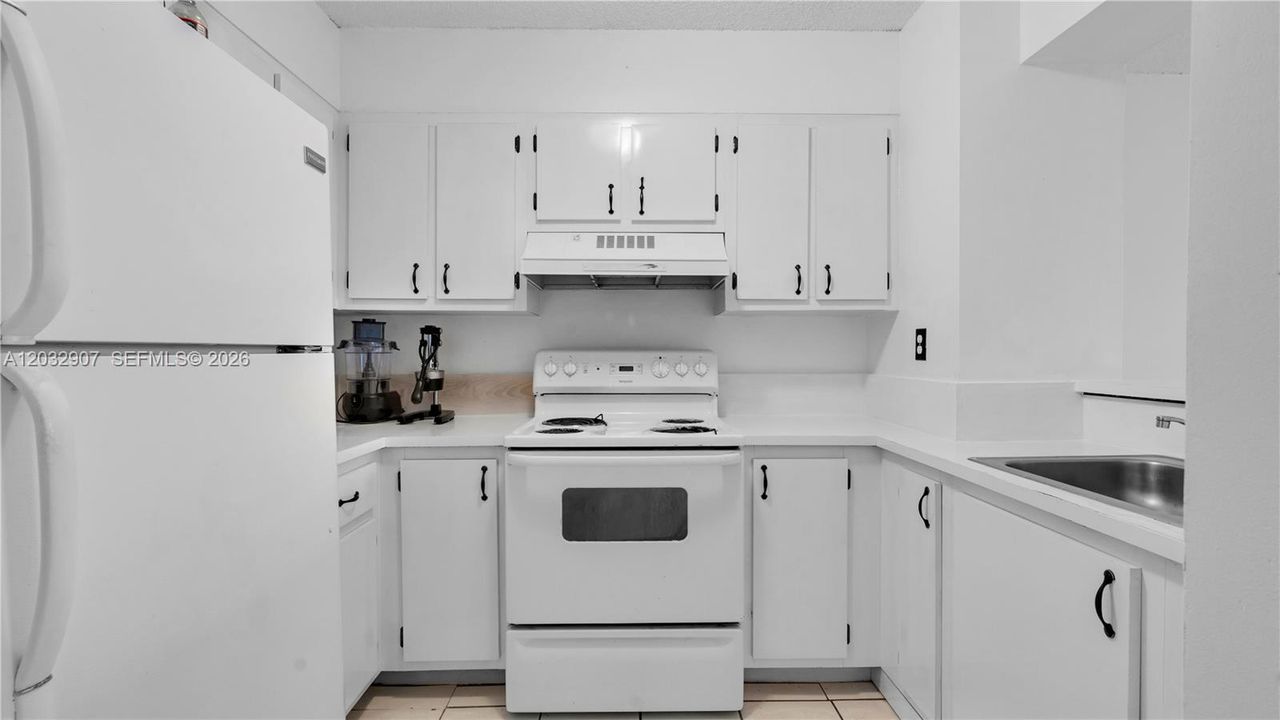 For Sale: $225,000 (2 beds, 1 baths, 791 Square Feet)