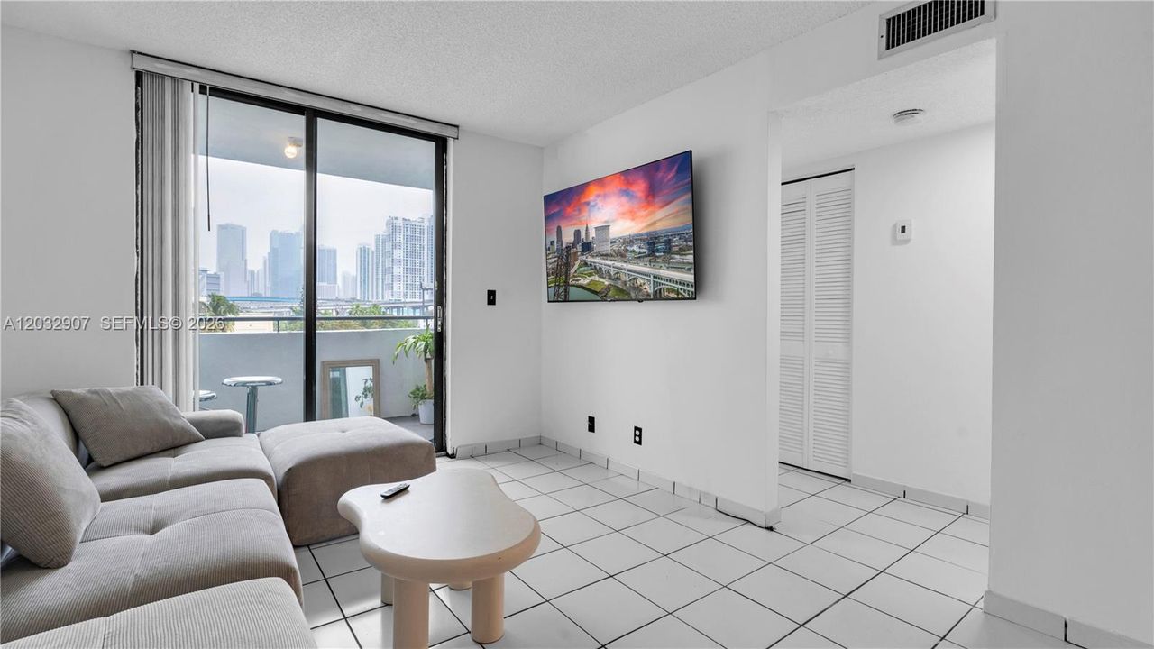 For Sale: $225,000 (2 beds, 1 baths, 791 Square Feet)