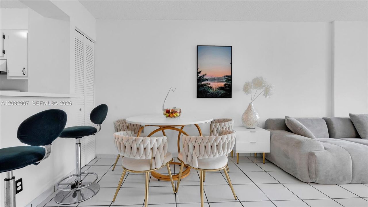 For Sale: $225,000 (2 beds, 1 baths, 791 Square Feet)