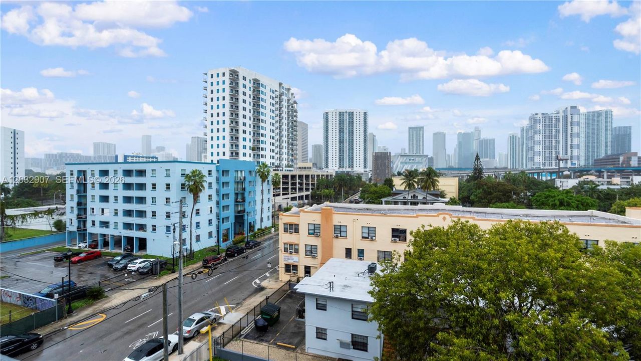 For Sale: $225,000 (2 beds, 1 baths, 791 Square Feet)