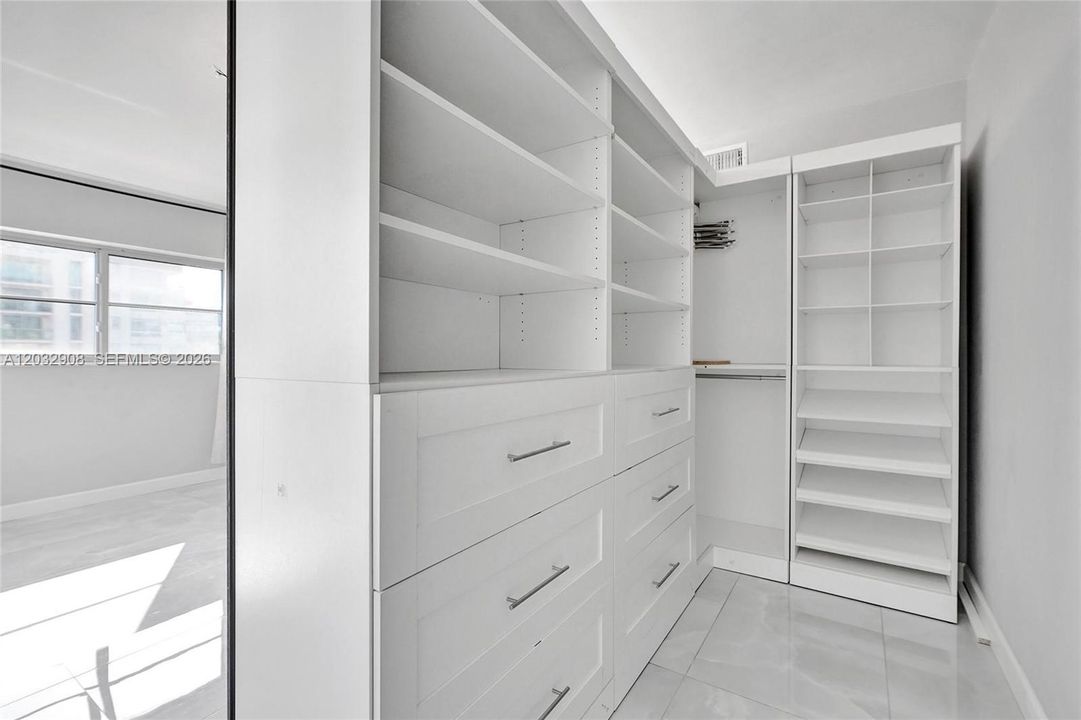 Active With Contract: $3,600 (2 beds, 2 baths, 1555 Square Feet)
