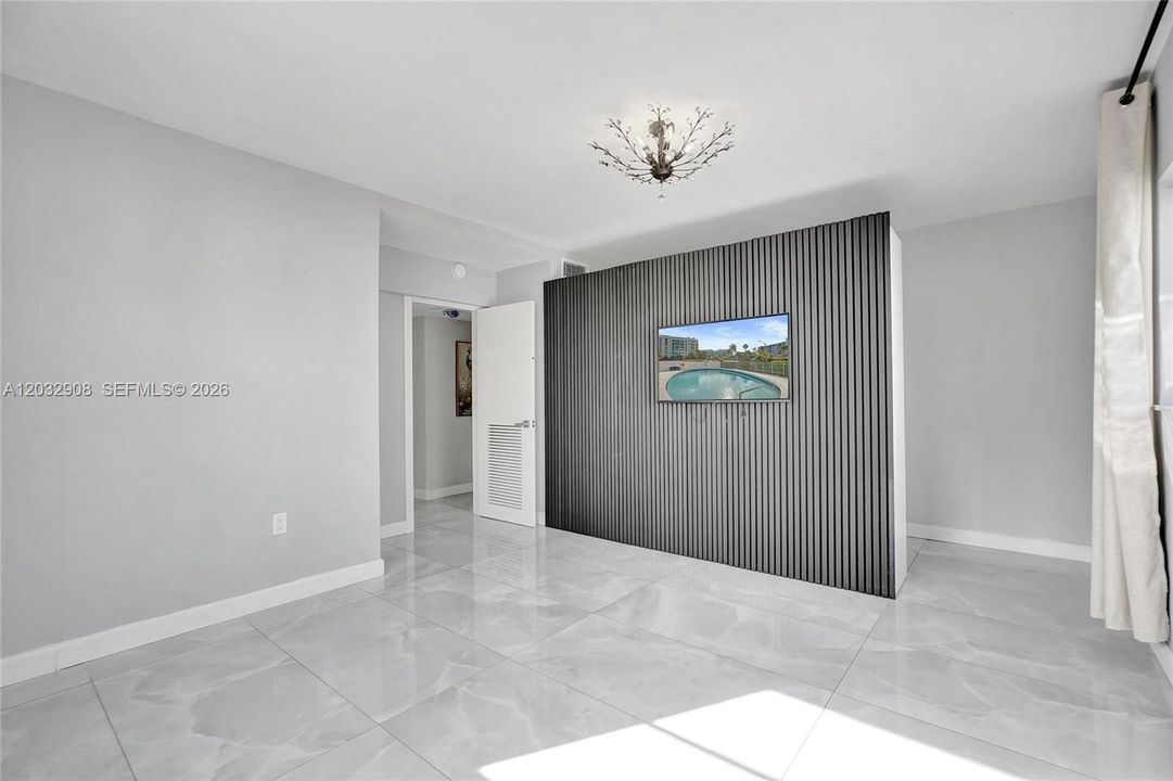 Active With Contract: $3,600 (2 beds, 2 baths, 1555 Square Feet)