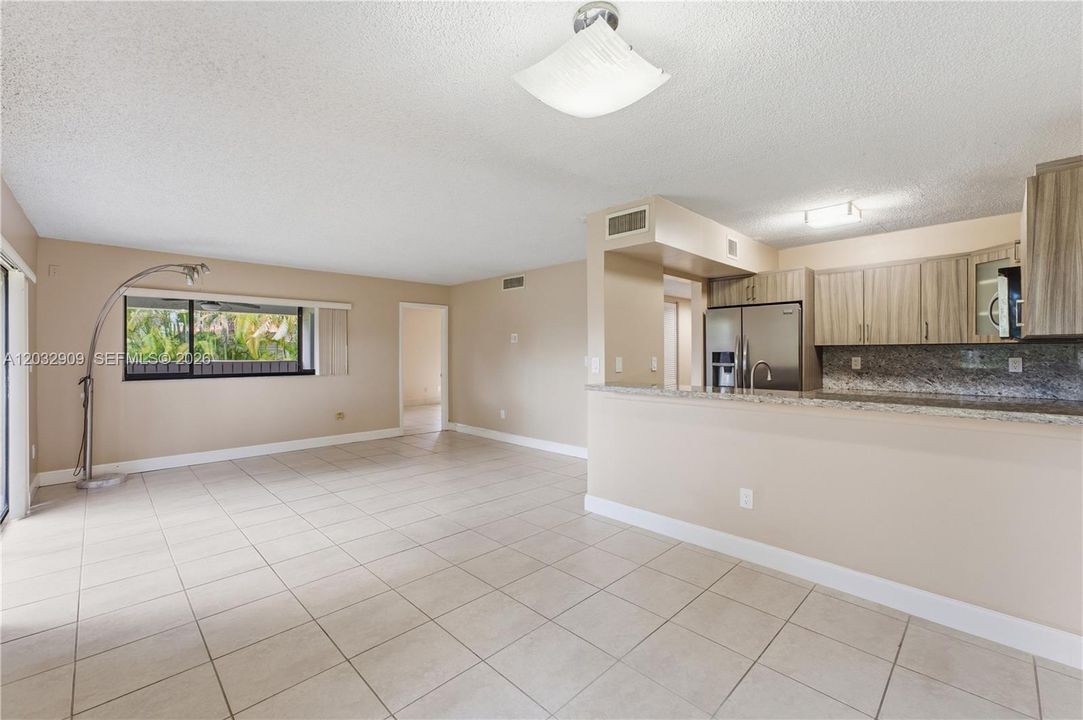For Sale: $315,000 (3 beds, 2 baths, 1216 Square Feet)