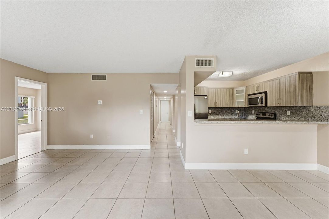 For Sale: $315,000 (3 beds, 2 baths, 1216 Square Feet)