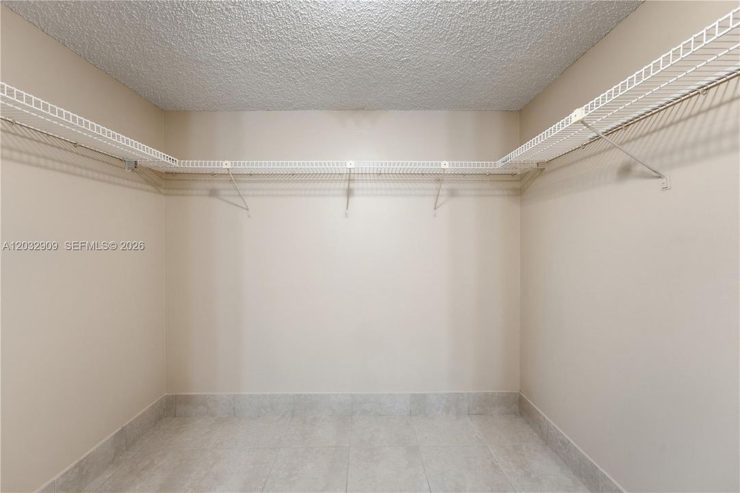 For Sale: $315,000 (3 beds, 2 baths, 1216 Square Feet)