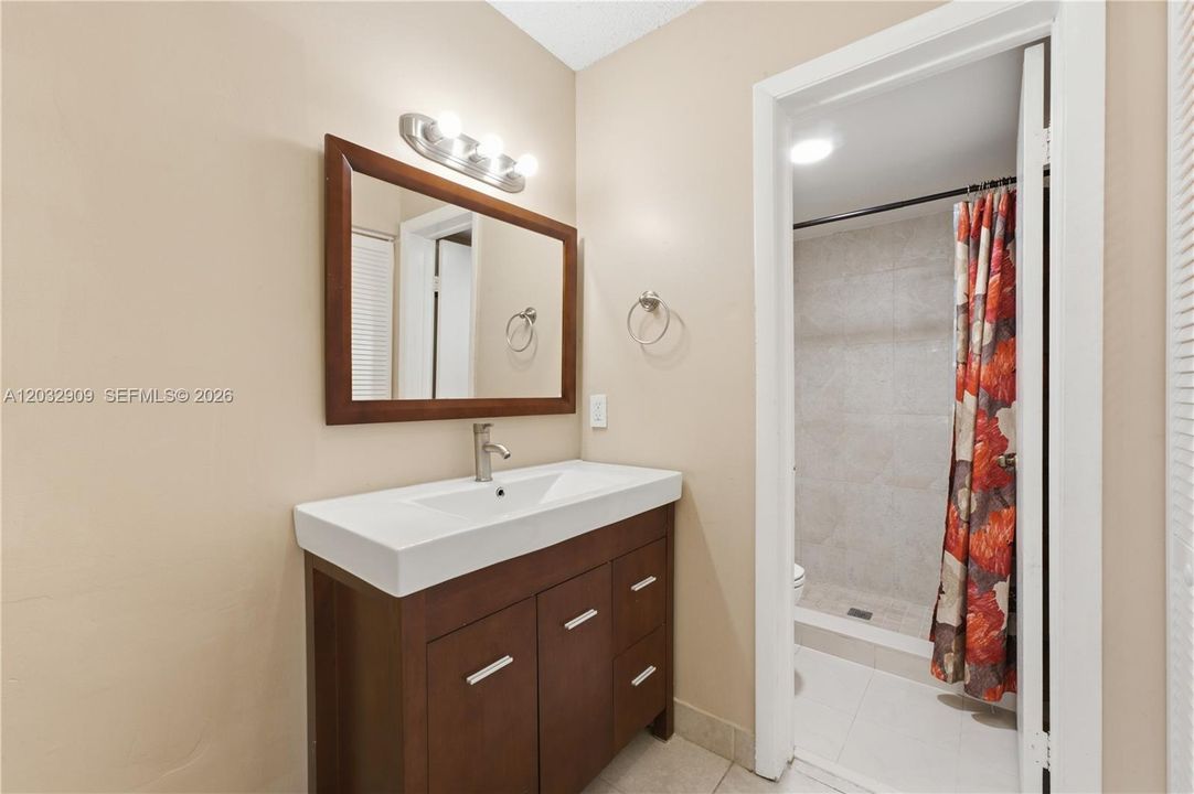 For Sale: $315,000 (3 beds, 2 baths, 1216 Square Feet)