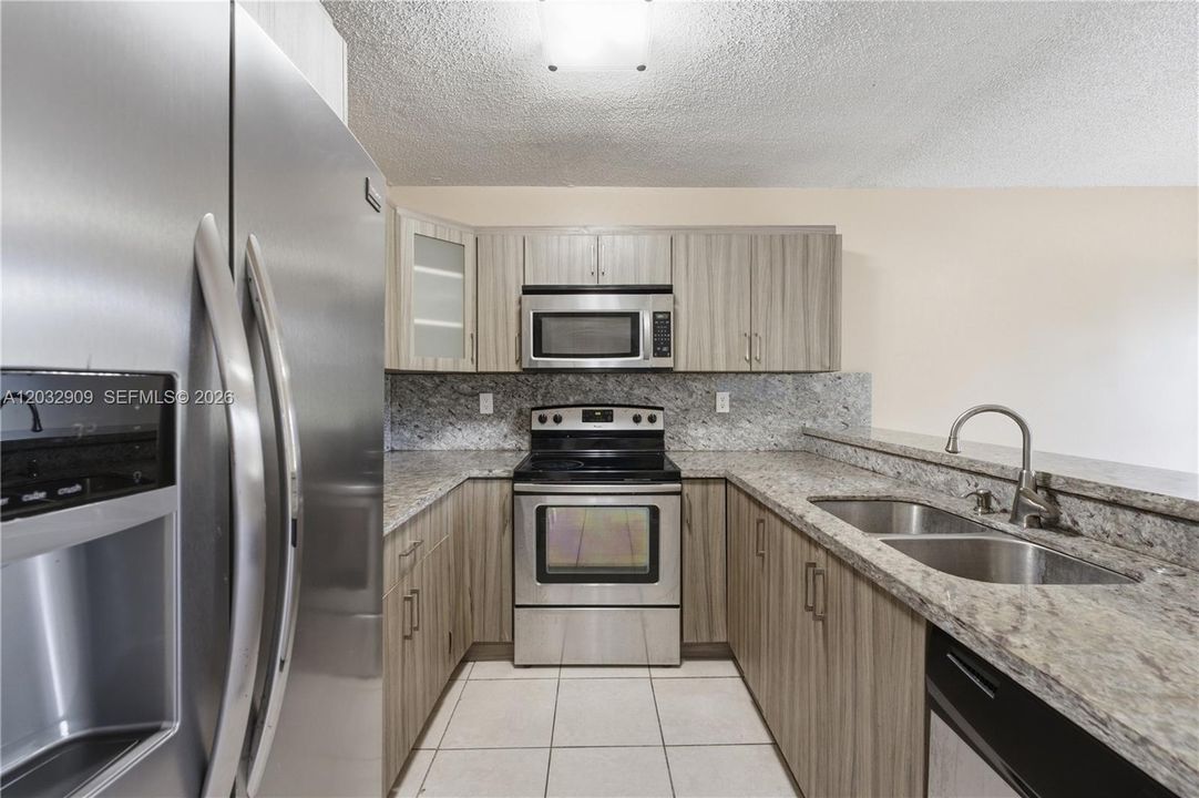 For Sale: $315,000 (3 beds, 2 baths, 1216 Square Feet)