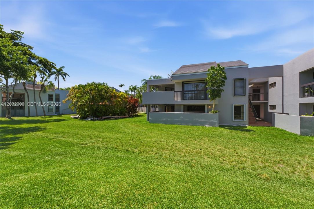 For Sale: $315,000 (3 beds, 2 baths, 1216 Square Feet)