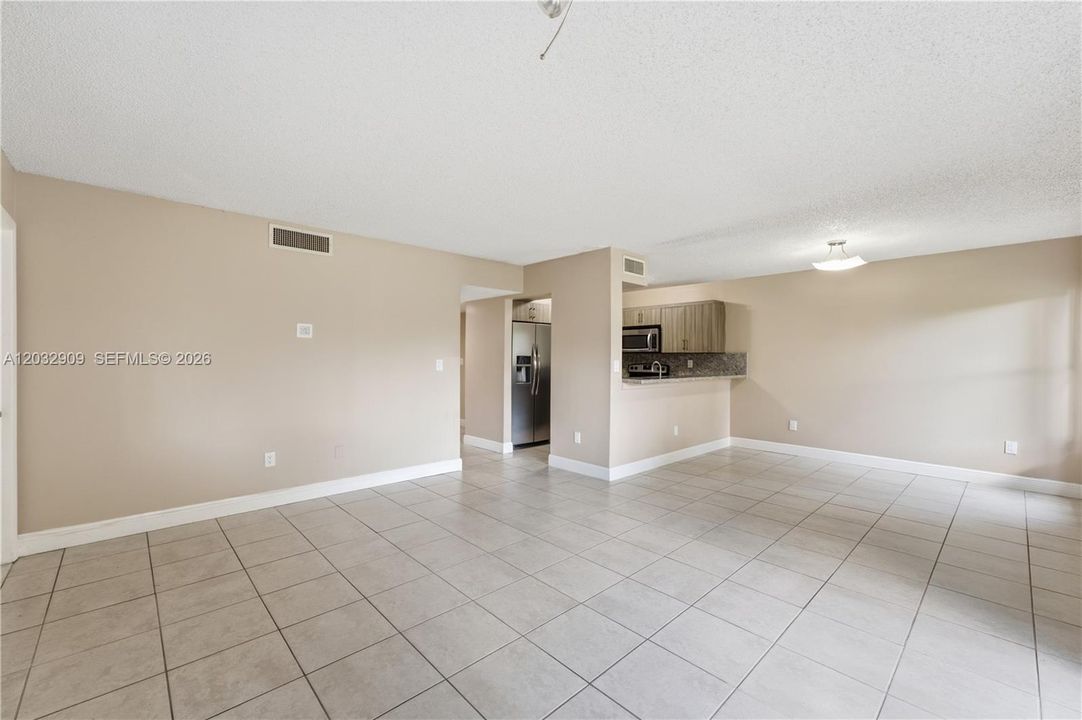 For Sale: $315,000 (3 beds, 2 baths, 1216 Square Feet)