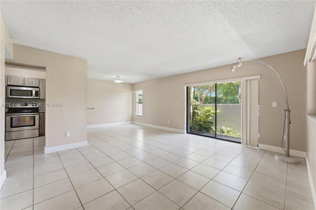 For Sale: $315,000 (3 beds, 2 baths, 1216 Square Feet)