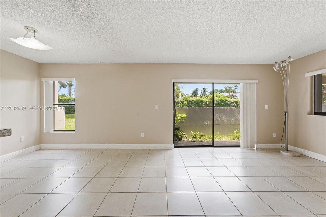For Sale: $315,000 (3 beds, 2 baths, 1216 Square Feet)