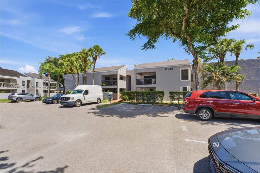 For Sale: $315,000 (3 beds, 2 baths, 1216 Square Feet)